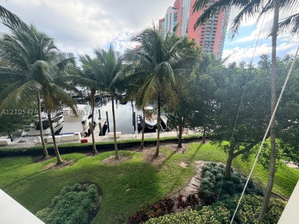 3340 NE 190th St #308 Aventura, FL 33180