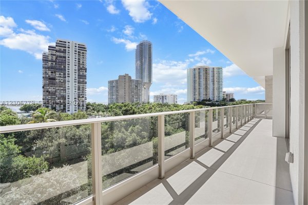 2200 Brickell Ave #PH02 Miami, FL 33129