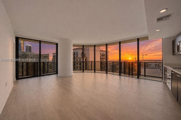 55 SW 9th St #3106 Miami, FL 33130