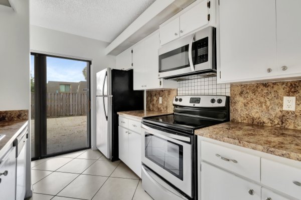 311 3rd West Palm Beach, FL 33407