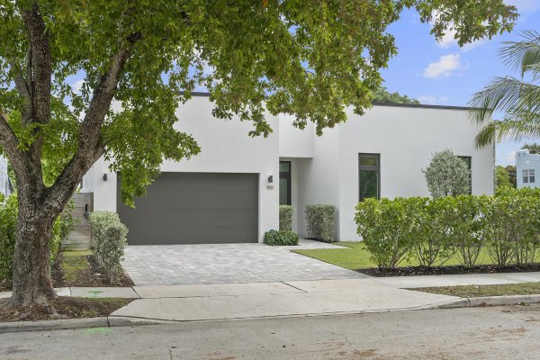 901 Upland West Palm Beach, FL 33401