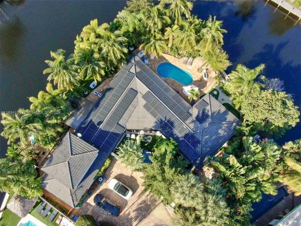 1675 Coral Gdns Dr Wilton Manors, FL 33334 1675 Coral Gdns Dr Wilton Manors, FL 33334