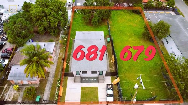 679 & 681 NW 30th St Miami, FL 33127