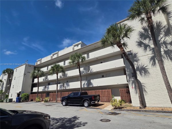6900 N Kendall Dr #A310 Pinecrest, FL 33156