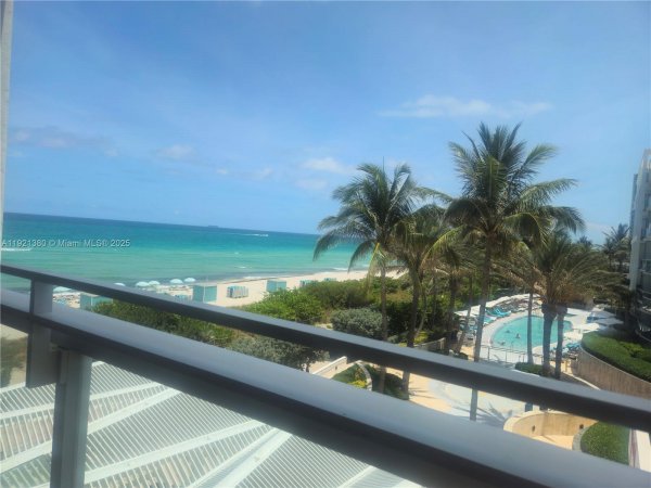 6801 Collins Ave #320 Miami Beach, FL 33141