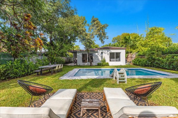 228 SW 25th Rd Miami, FL 33129