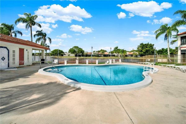 1236 N Hiatus Rd #1236 Pembroke Pines, FL 33026