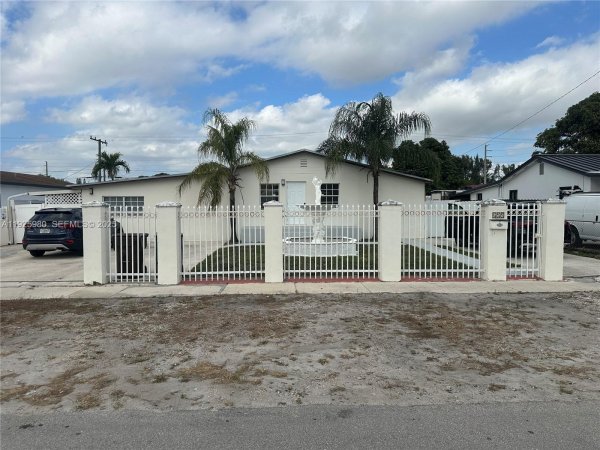 659 E 19th St #659 Hialeah, FL 33013