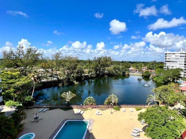 1300 NE Miami Gdns Dr #711E Miami, FL 33179