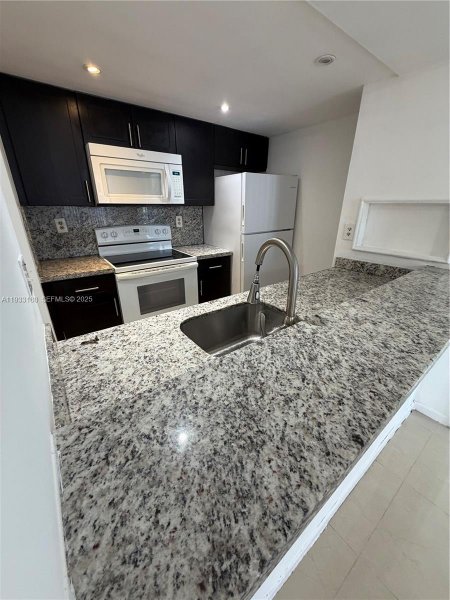 7075 NW 186th St #C409 Hialeah, FL 33015