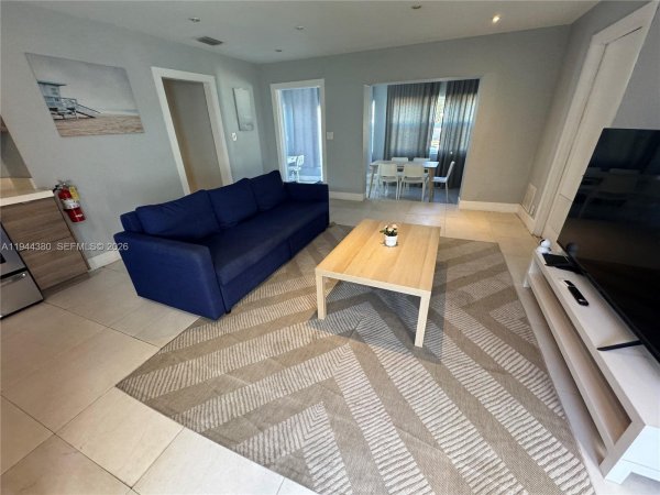 825 N 26th Ave Hollywood, FL 33020