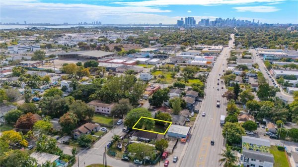 7552 NE Miami Ct Miami, FL 33138