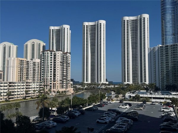 300 Bayview Dr #501 Sunny Isles Beach, FL 33160