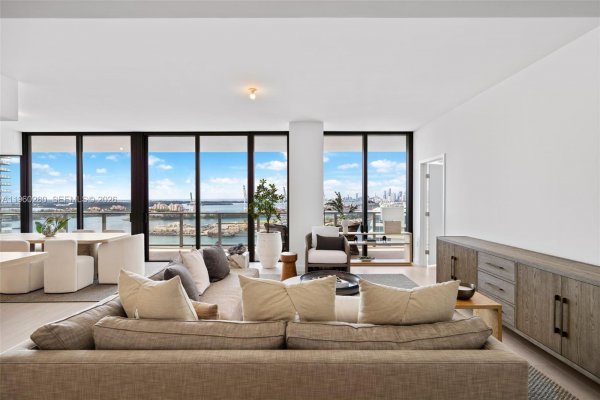 500 Alton #2203 Miami Beach, FL 33139