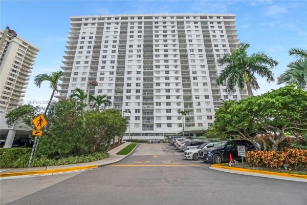 500 Bayview Dr #125 Sunny Isles Beach, FL 33160