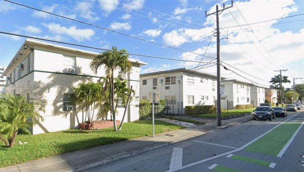 428 NE 82nd St #5E Miami, FL 33138