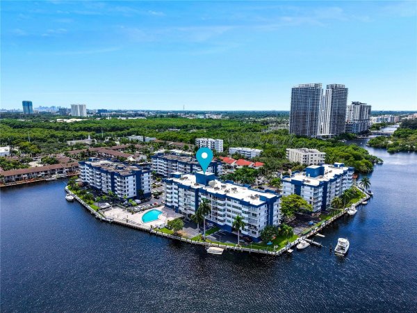 16558 NE 26th Ave #2A North Miami Beach, FL 33160