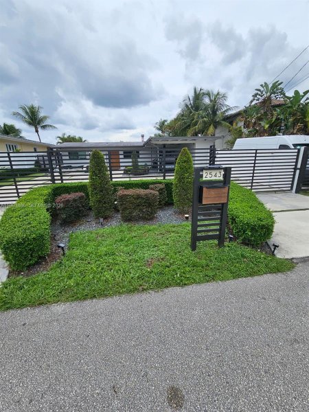 2543 Gulfstream Ln Fort Lauderdale, FL 33312