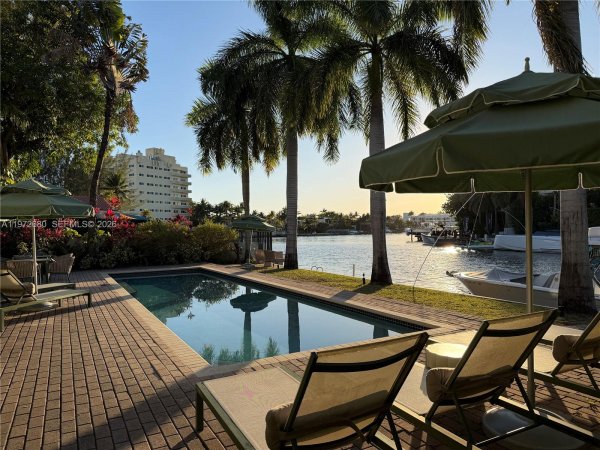 4780 Pine Tree Dr #8 Miami Beach, FL 33140