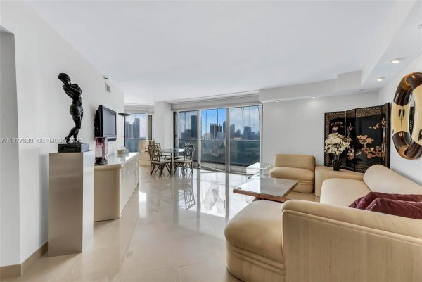 19707 Turnberry Way #22G Aventura, FL 33180