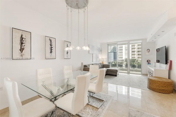 801 Brickell Key Blvd #806 Miami, FL 33131