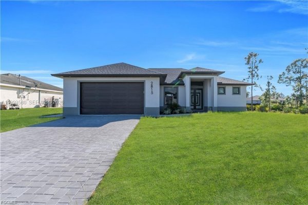 2815 44th St W Lehigh Acres, FL 33971