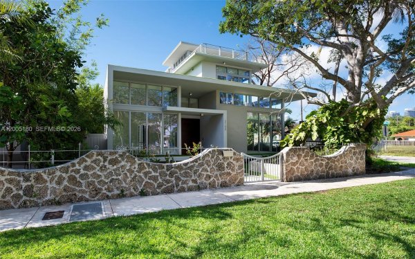 2100 S Miami Ave Miami, FL 33129