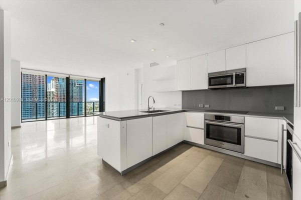 68 SE 6th St #2304 Miami, FL 33131