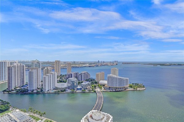 950 Brickell Bay Dr #4610 Miami, FL 33131