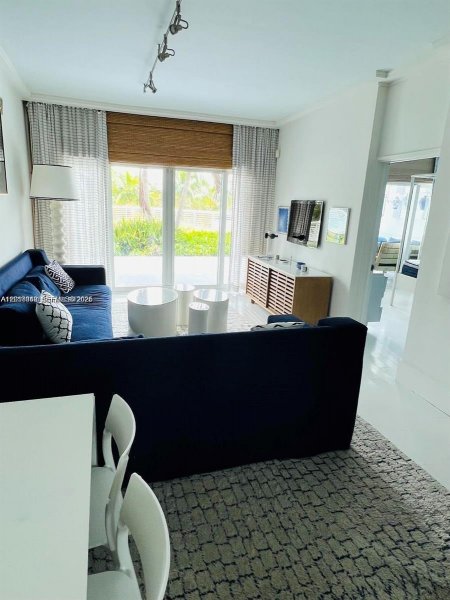6580 Indian Crk Dr #207 Miami Beach, FL 33141