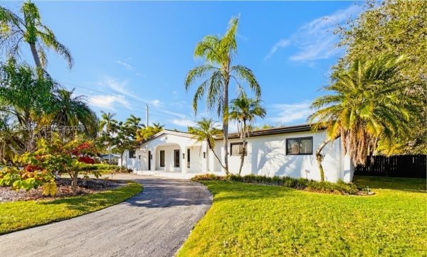 8695 SW 110th St Miami, FL 33156