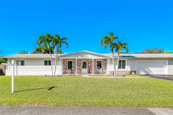 10600 SW 80th Ct Miami, FL 33156