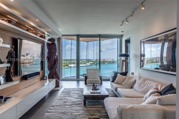 300 S Pointe Dr #1502 Miami Beach, FL 33139
