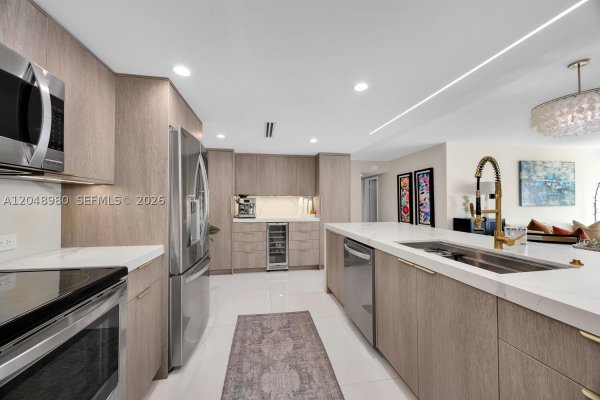 155 Ocean Ln Dr #413 Key Biscayne, FL 33149