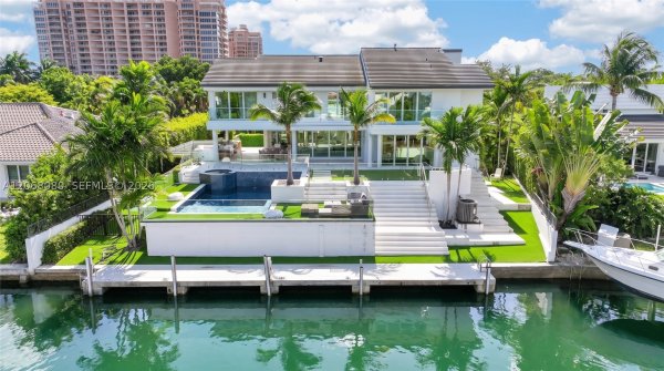 6819 Sunrise Pl Coral Gables, FL 33133