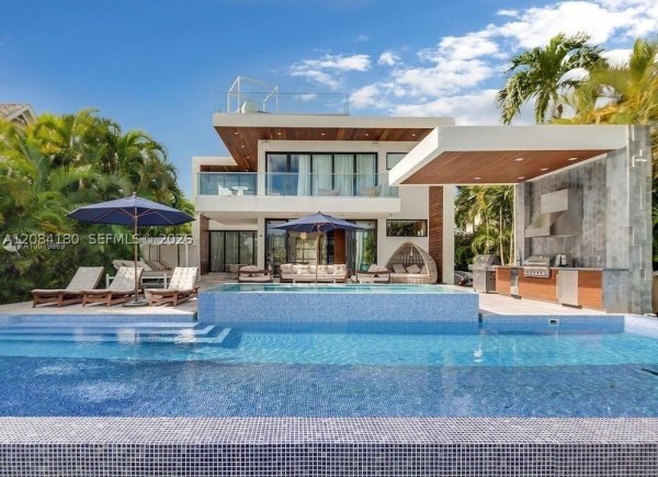321 E Dilido Dr Miami Beach, FL 33139