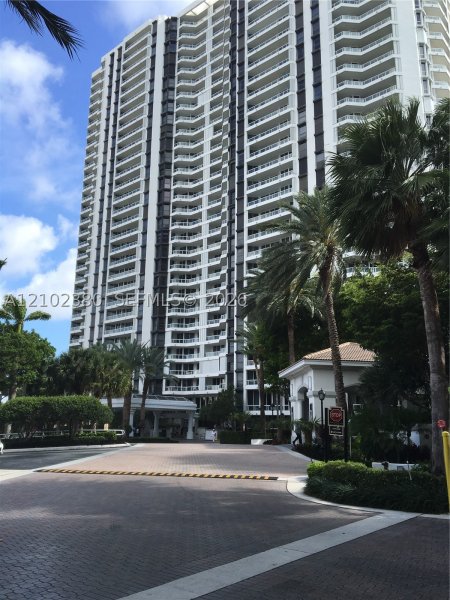 21150 NE 38th Ave #2202 Aventura, FL 33180