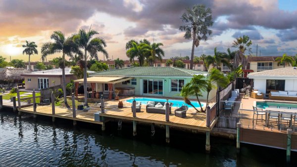 101 SE 14th Pompano Beach, FL 33060