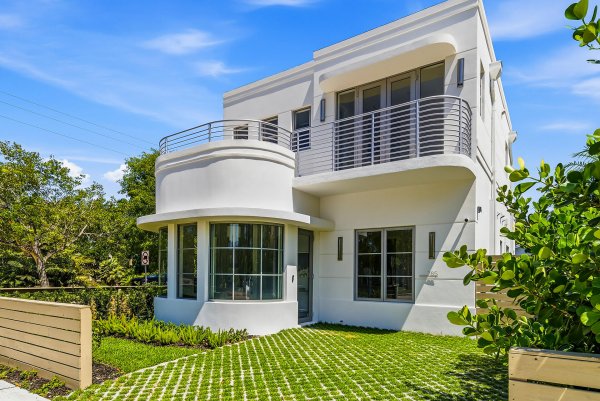 785 Park West Palm Beach, FL 33401