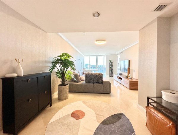 18201 Collins #1901 Sunny Isles Beach, FL 33160