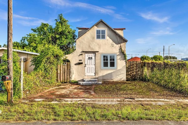 1713 NW 76th Miami, FL 33147