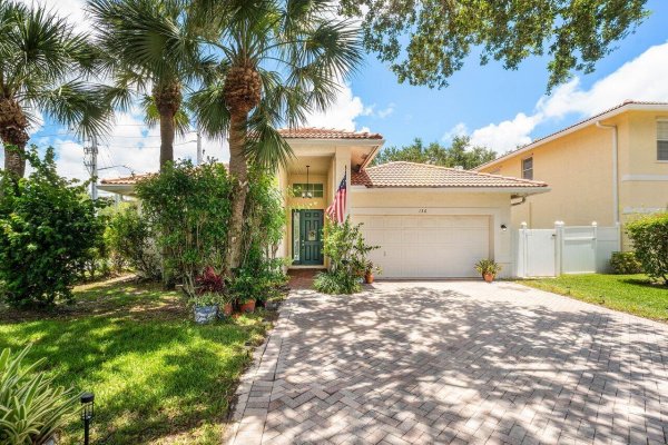 136 Hidden Holw Palm Beach Gardens, FL 33418