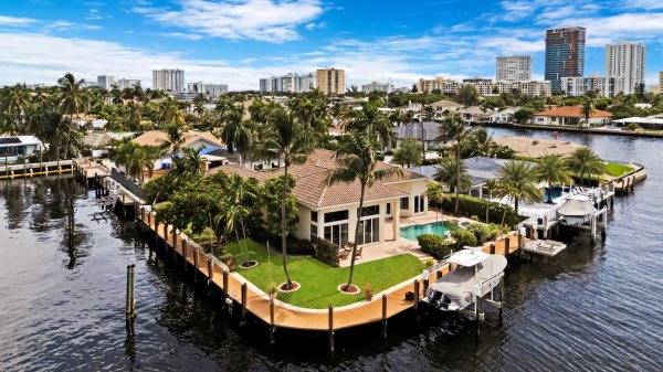 2761 SE 9th St Pompano Beach, FL 33062