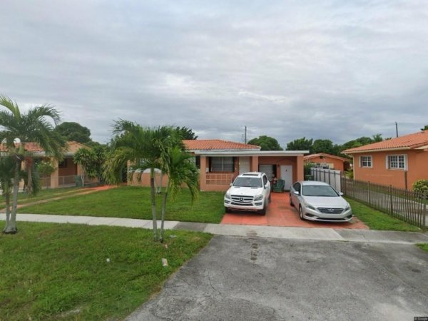 300 E 37th St Hialeah, FL 33013