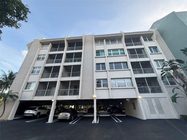 505 Spencer Dr #307 West Palm Beach, FL 33409