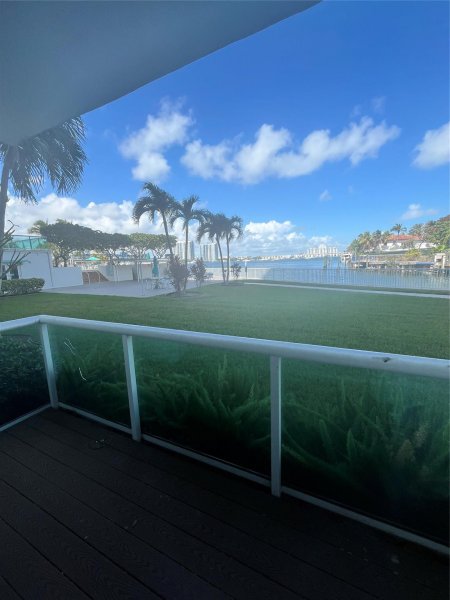 2841 NE 163rd #102 North Miami Beach, FL 33160