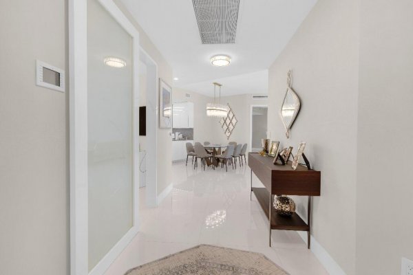 15811 Collins Ave #2207 Sunny Isles Beach, FL 33160