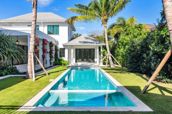 215 Summa St West Palm Beach, FL 33405 215 Summa St West Palm Beach, FL 33405
