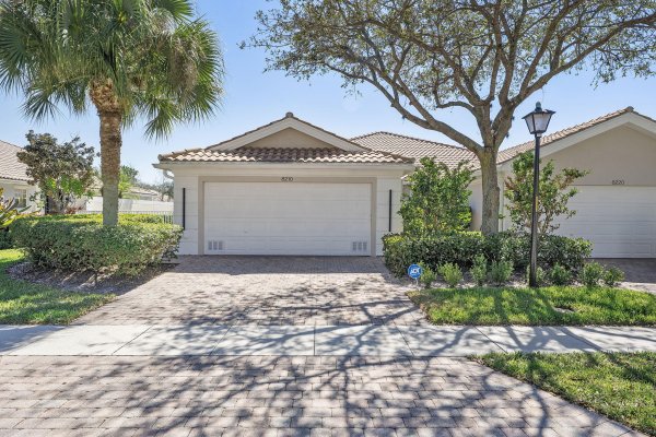 8210 Saint Johns Wellington, FL 33414