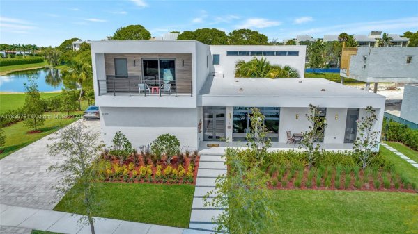 16709 Botaniko Dr N Weston, FL 33326